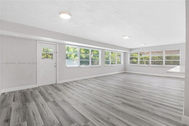 Building Photo - 3303 NW 37th Ave