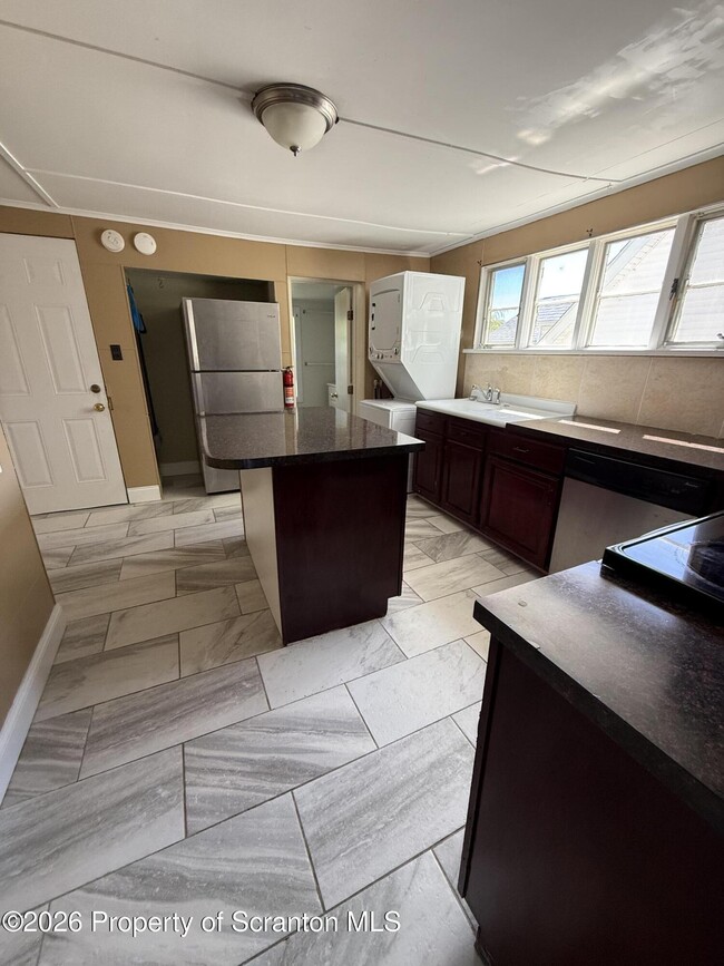 Building Photo - 1042 Taylor Ave