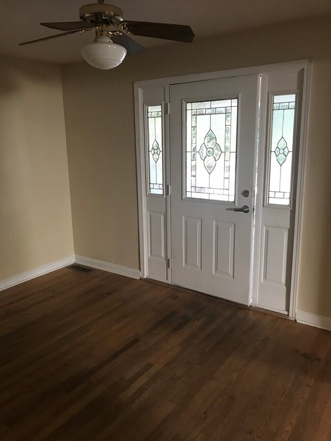 Building Photo - 1933 Kilburn Dr NE