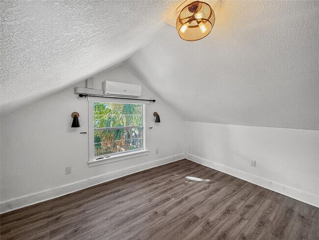 Building Photo - 1016 E Washington Ave