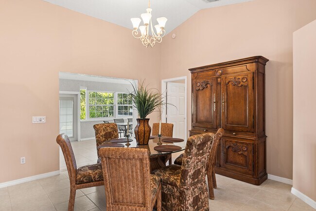 Building Photo - 922 Jackson Way