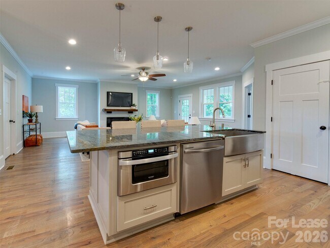 Building Photo - 326 State St