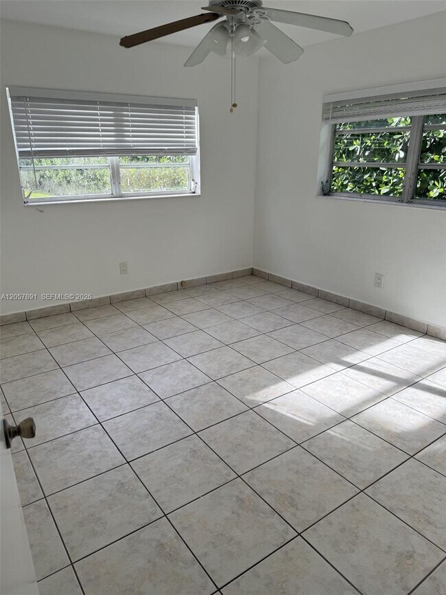 Building Photo - 4855 University Dr