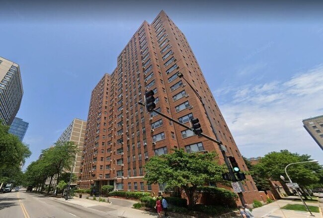 Primary Photo - 2909 N Sheridan Rd