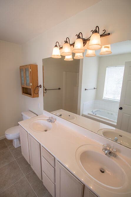 Building Photo - 4708 Manhasset Dr