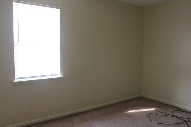 Building Photo - 3403 Sweetbrier Rd