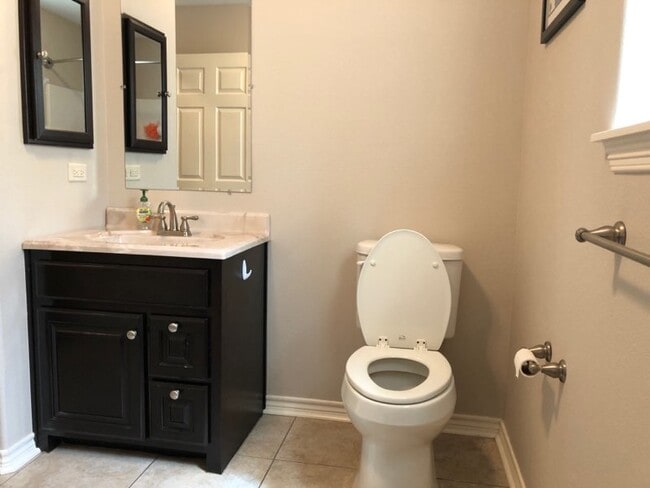 Building Photo - 129 Old Angleton Rd