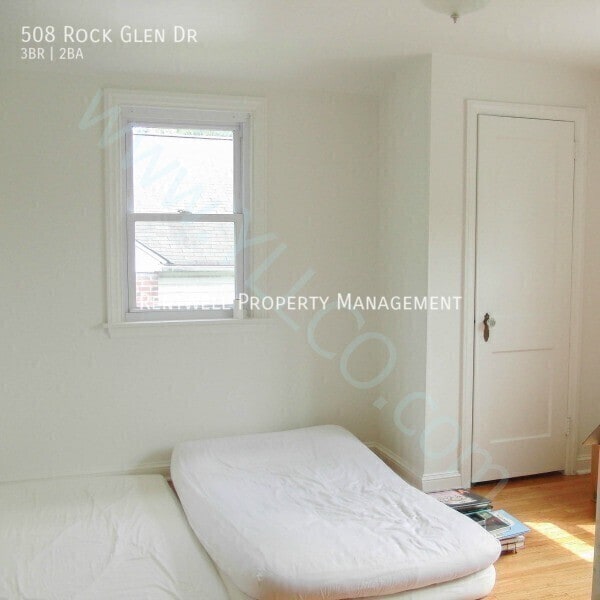 Building Photo - 508 Rock Glen Dr