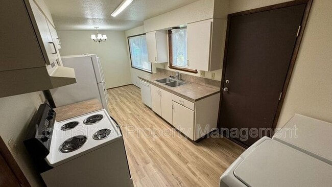 Building Photo - 1020 Pioneer St