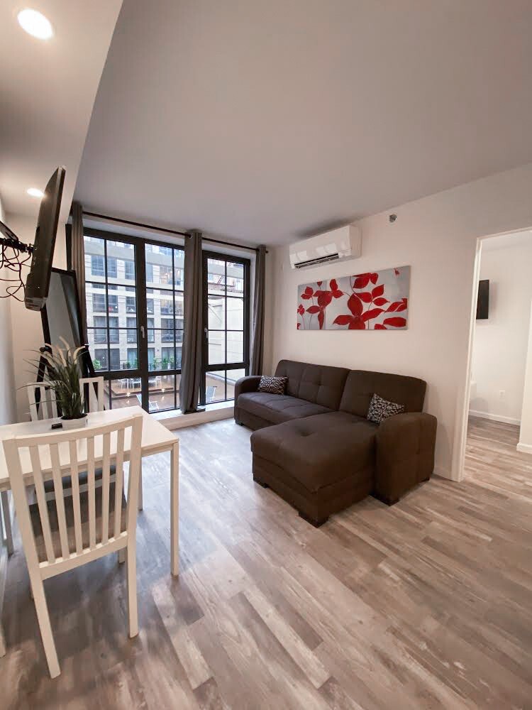 Building Photo - 433 W 53rd St