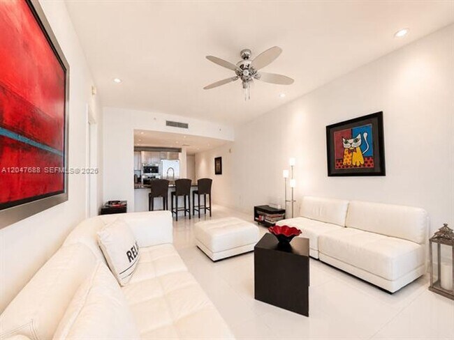 Building Photo - 17121 Collins Ave