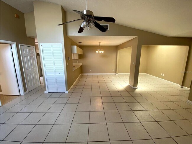 Building Photo - 755 Golden Sunshine Cir