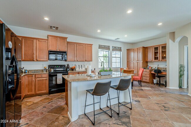 Building Photo - 21124 W Prospector Way