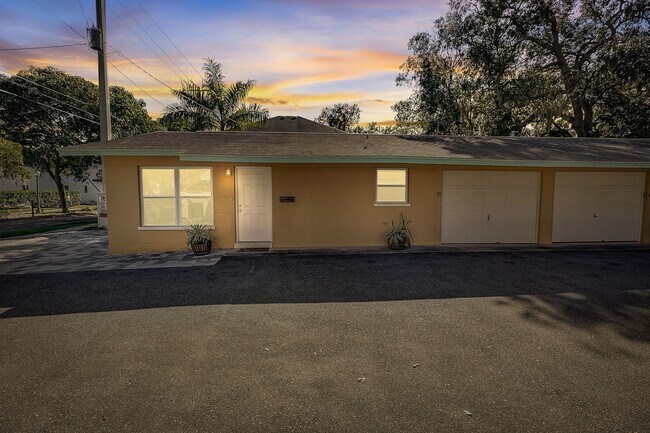 Building Photo - 628-628 S Osprey Ave