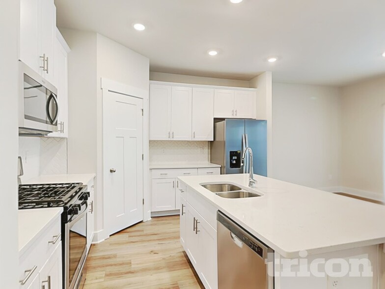 Building Photo - 300 Allenby Ln