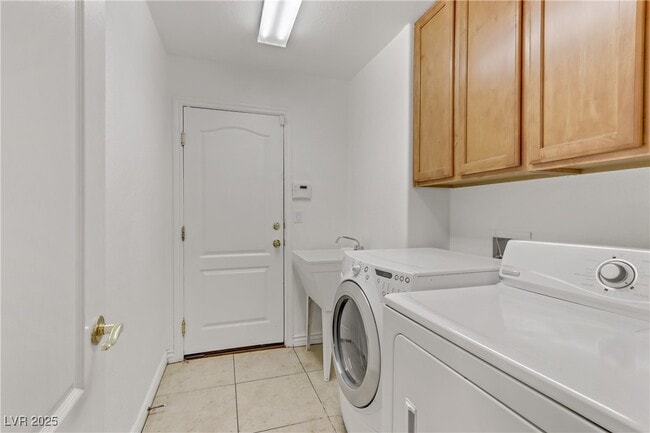 Building Photo - 7215 N Buttons Ridge Dr