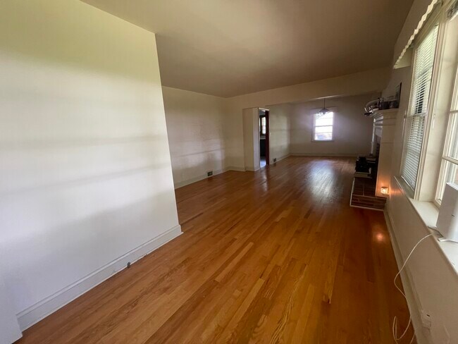 Building Photo - 3860 Shattalon Dr