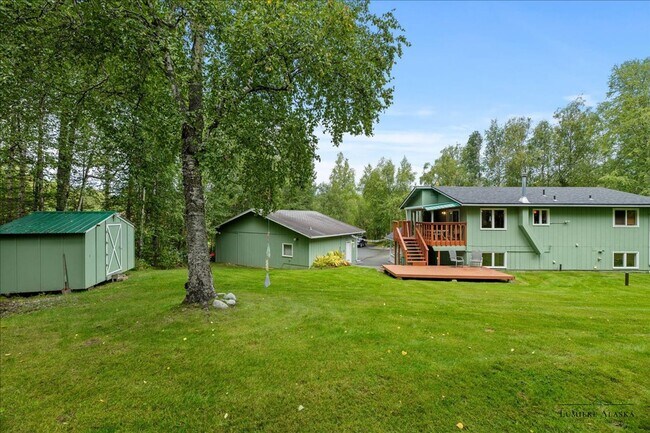 Building Photo - Beautiful 4 Bedroom 2 Bathroom House!