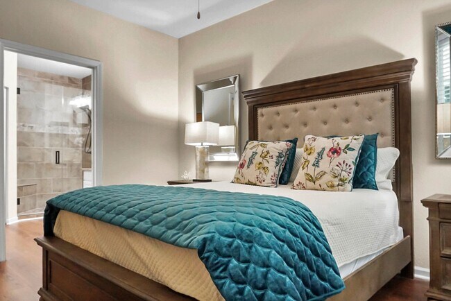 Master Bedroom/Master Bathroom - 60 Fenwick Hall Aly