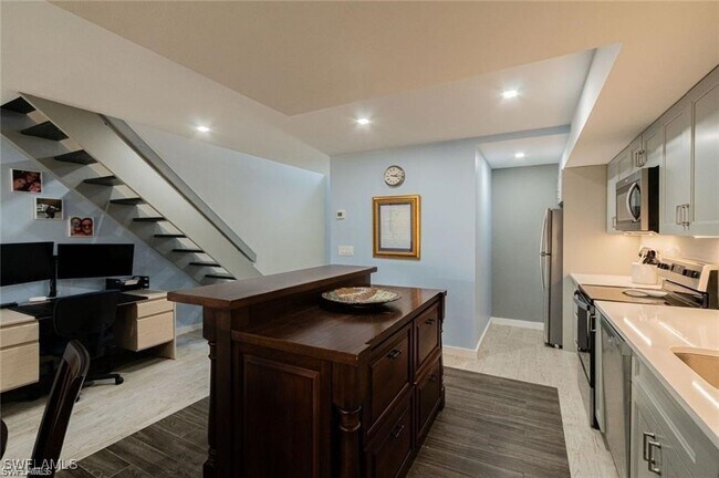 Building Photo - 833 Meadowland Dr
