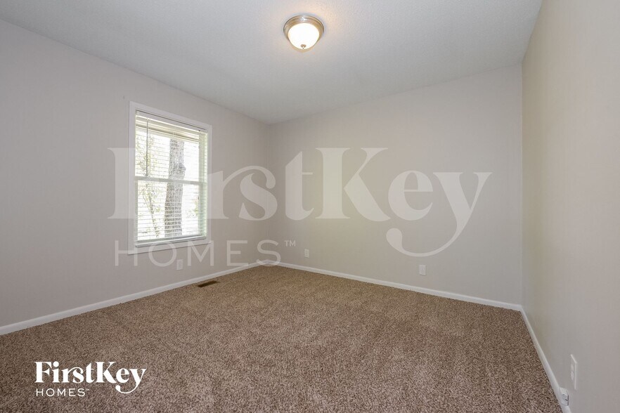 Building Photo - 201 E Hale St