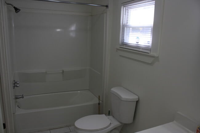 Building Photo - 387 Putnam Pike