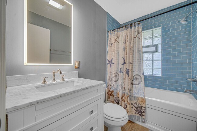 Building Photo - Charming Custom Home in Miller Beach!