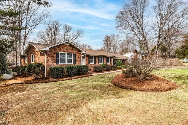 Building Photo - Northern Greensboro, Brick Ranch, Hardwood...