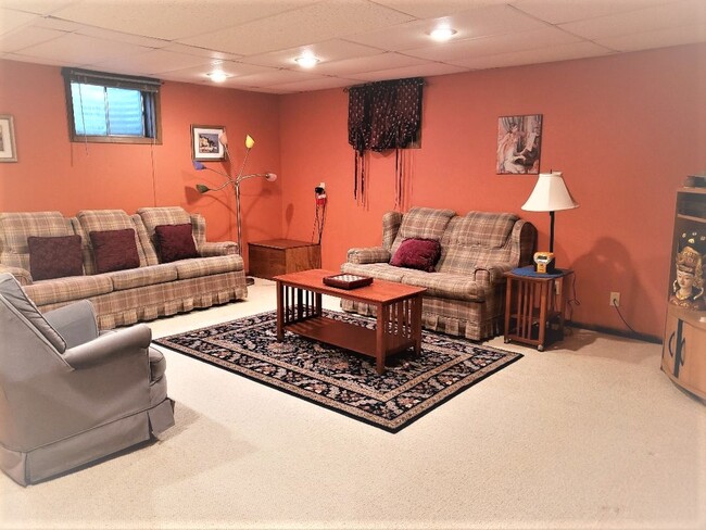 Building Photo - 416 Red Wing Ln