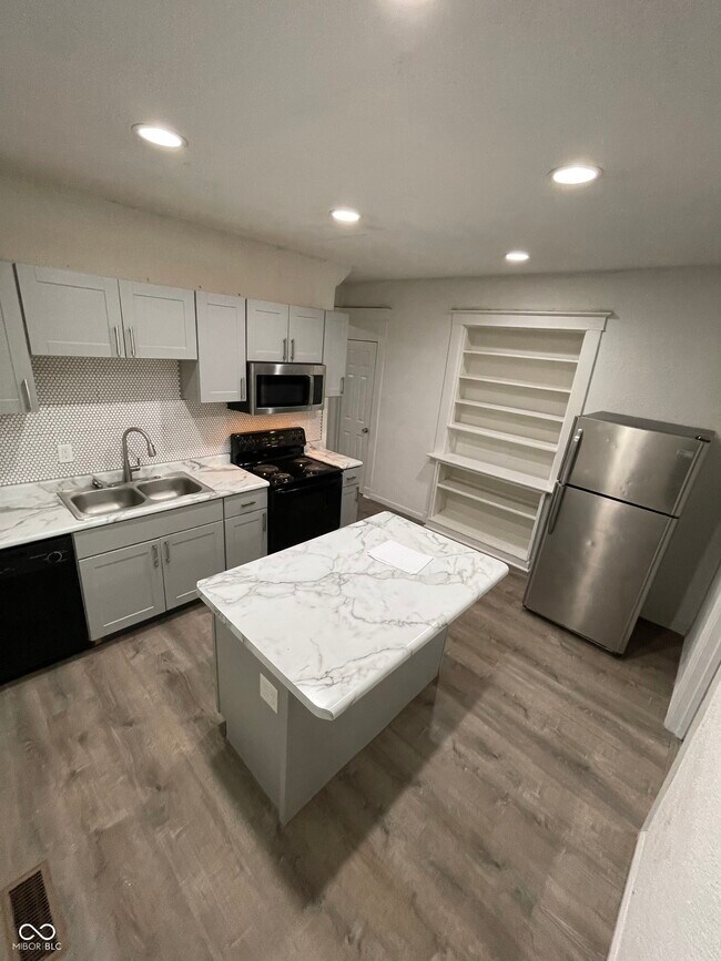 Building Photo - 12 N Randolph St