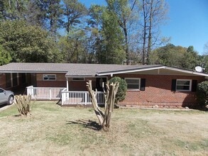 Building Photo - North Columbus, 3BR/2BA, Shopping & Close to I-185 to Ft Benning & I-85