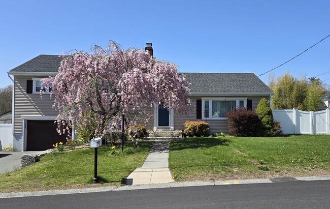Primary Photo - 7 Sable Ave