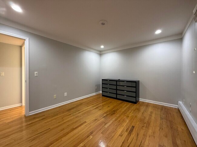 Building Photo - 1253 Island Dr