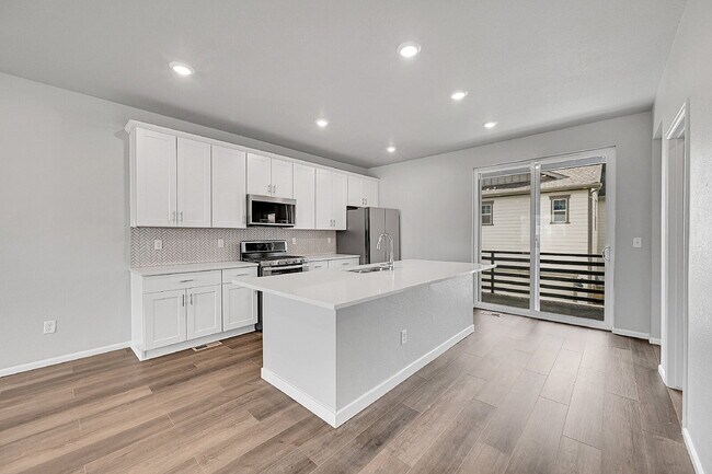 Building Photo - $3,195, 3 bed, 3.1 bath, located in Broomf...