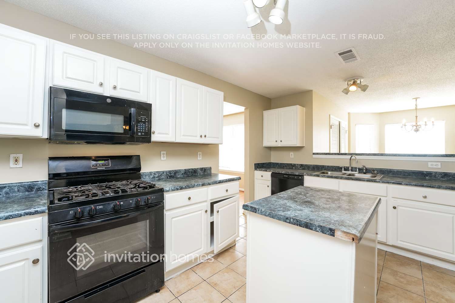 Building Photo - 489 Lakewater Estates Dr