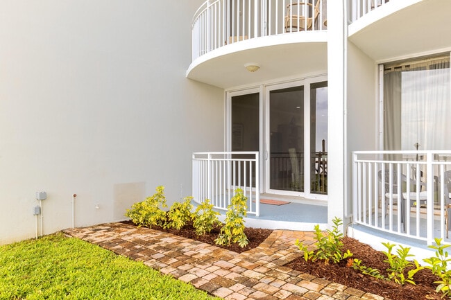 Building Photo - 2508 Bay Dr