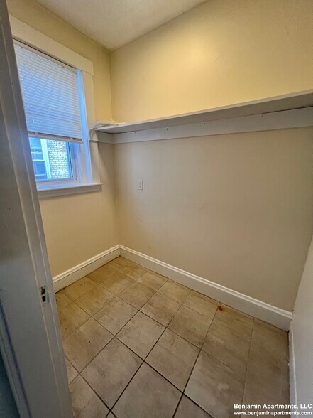 Building Photo - 13 Barrows St