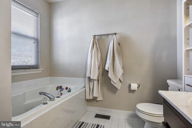 Building Photo - 105 Quarterhorse Ct