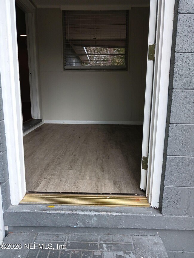 Building Photo - 2733 King Cole Dr