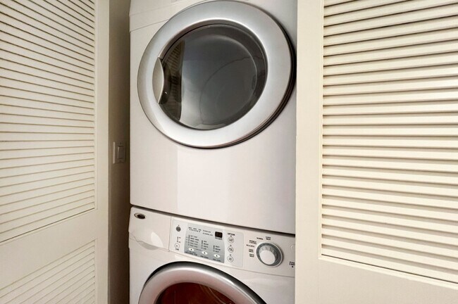 Building Photo - Private and Secure!! The Pinnacle Honolulu