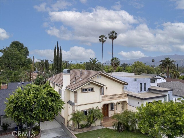 Building Photo - 918 E Valencia Ave