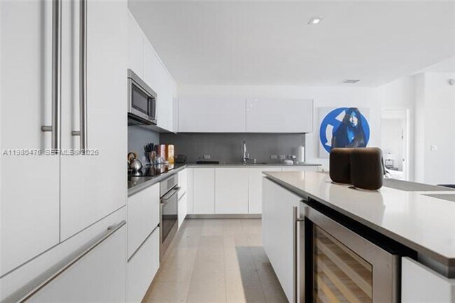 Building Photo - 88 SW 7th St