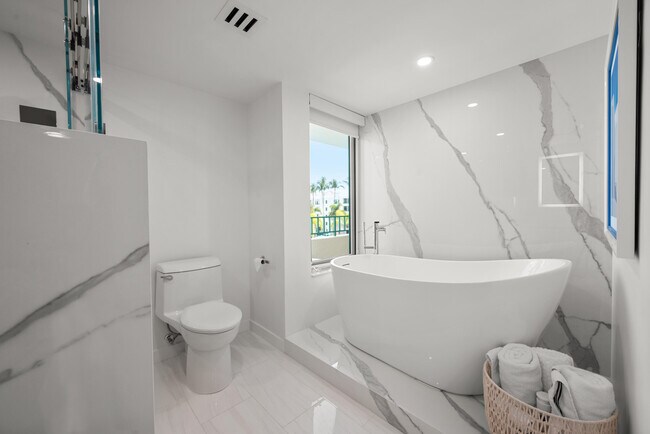 Building Photo - 100 SE 5th Ave