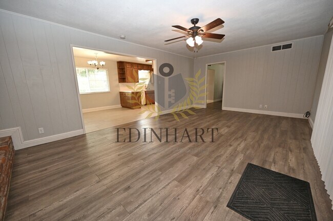 Building Photo - 412 W Sample Ave