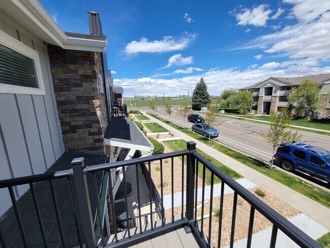 Building Photo - Spacious 3 level, 4 bedroom townhome with attached 2 car garage at Silver Meadows Townhomes on Lo...