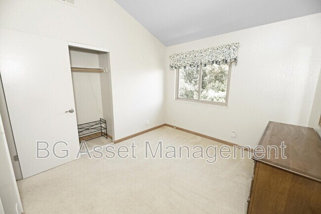 Building Photo - 1830 Weir Dr