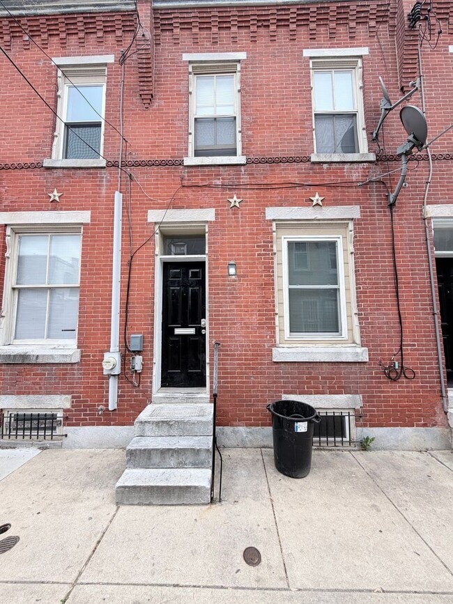 Building Photo - 853-57 N Palm St