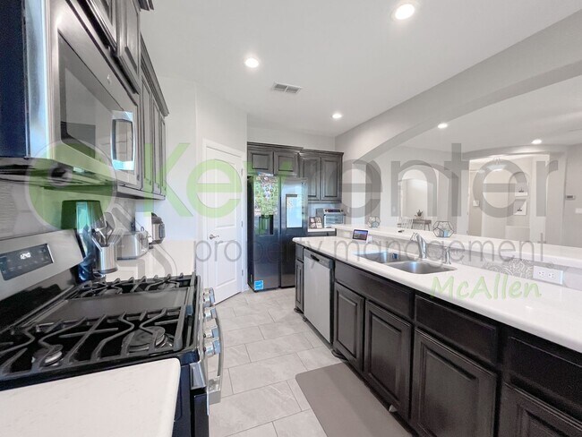 Building Photo - 4708 Ensenada Ave