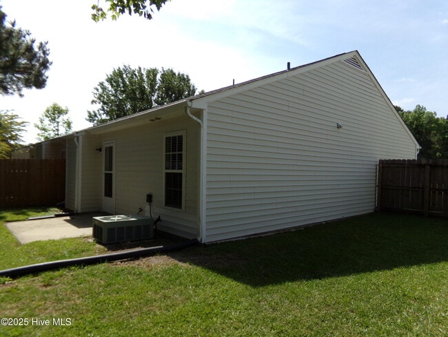 Building Photo - 119 Gooding Dr