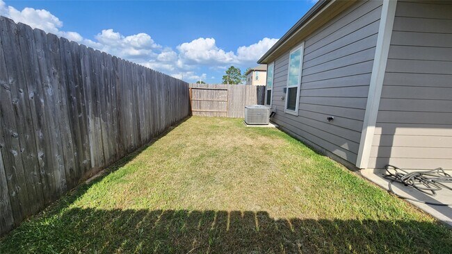 Building Photo - 9818 Mls Fld Dr
